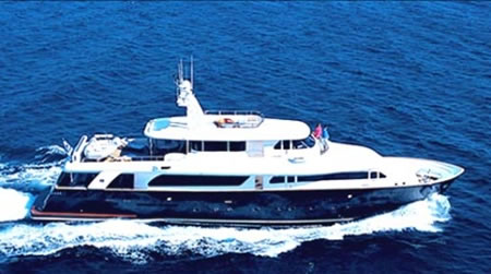 Ferretti Naveta 100 100 feet luxury crewed motor yacht charter Greece