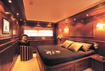 Ferretti Naveta 100 feet luxury crewed motor yacht charter Greece