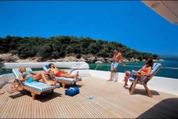 Ferretti Naveta 100 feet luxury crewed motor yacht charter Greece