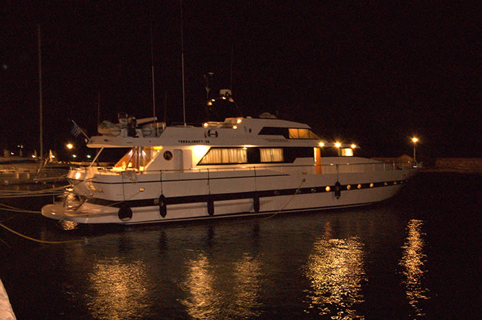 Charter PRINCESS 85 feet Versilcraft motor yacht in Chania Crete Island Greece