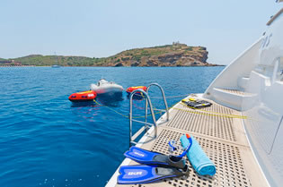FOS SAN LORENZO 71 feet motor yacht charter Greece