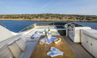 GORGEOUS CANADOS 54 feet motor yacht charter Greece