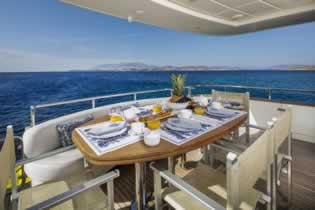 GORGEOUS CANADOS 54 feet motor yacht charter Greece