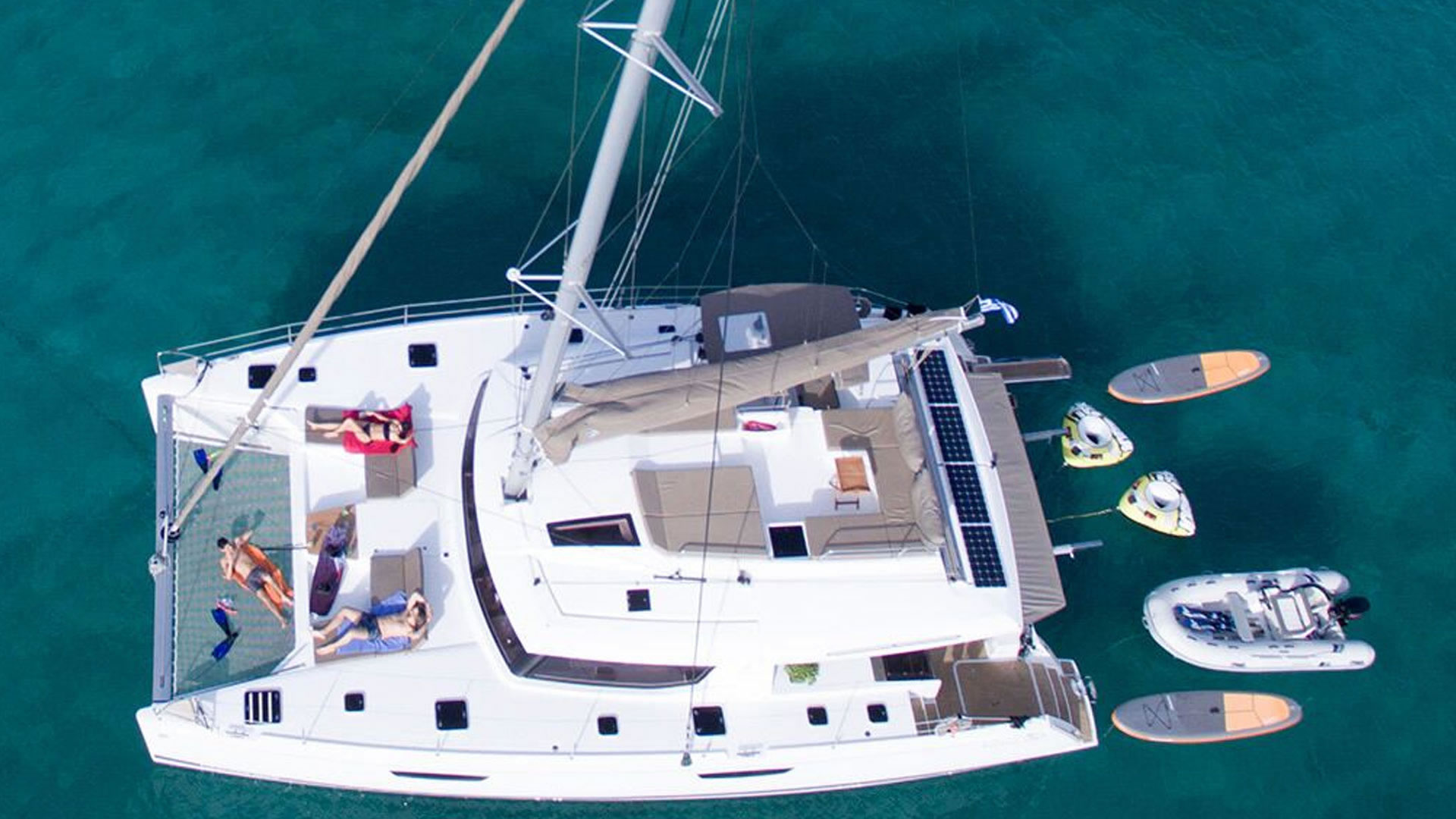 Catamaran charter Greece NEW HORIZONS II FOUNTAINE PAJOT 52