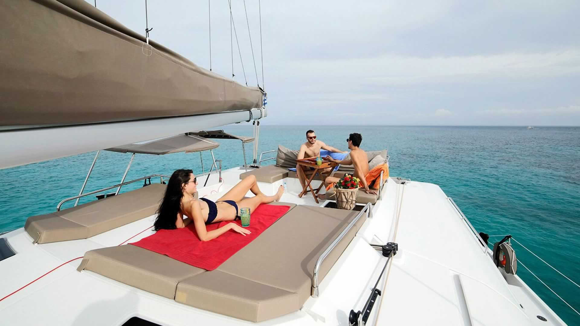 Catamaran charter Greece NEW HORIZONS II FOUNTAINE PAJOT 52