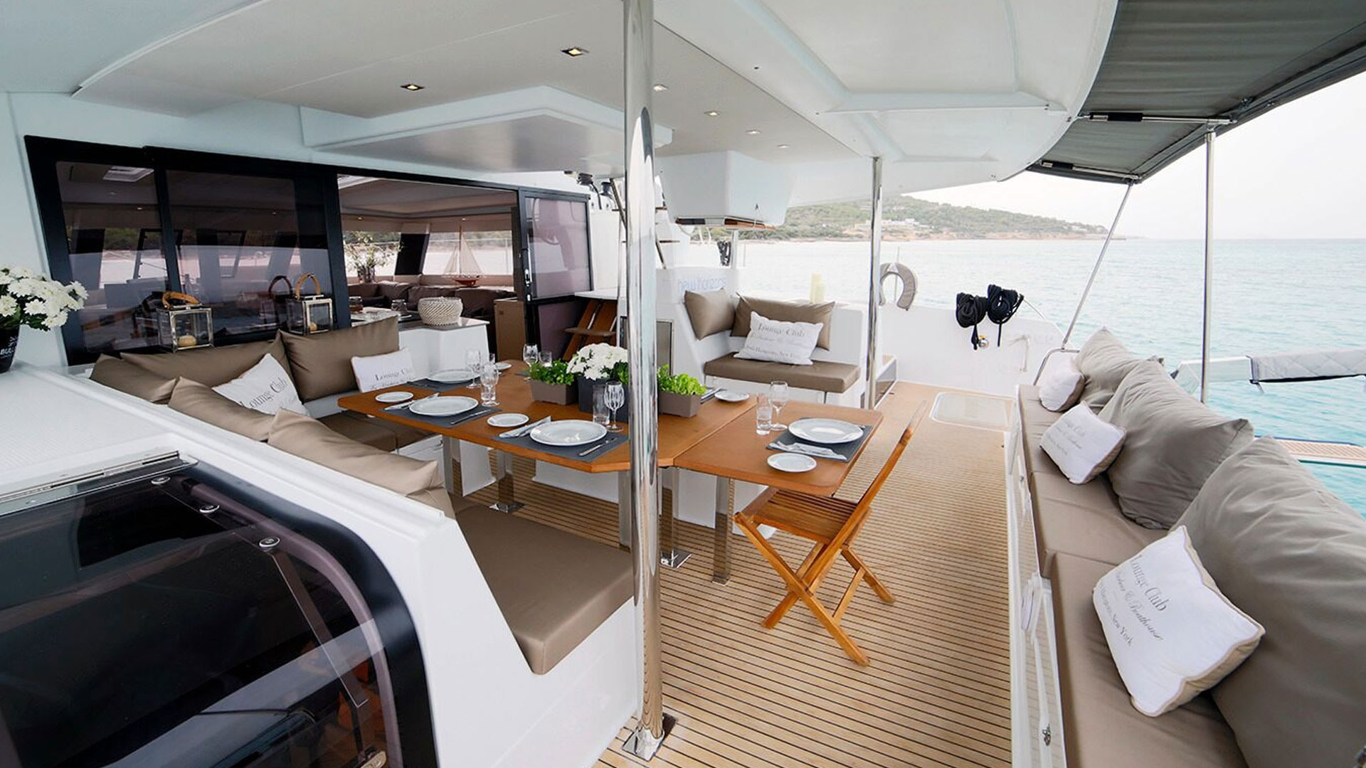 Catamaran charter Greece NEW HORIZONS II FOUNTAINE PAJOT 52