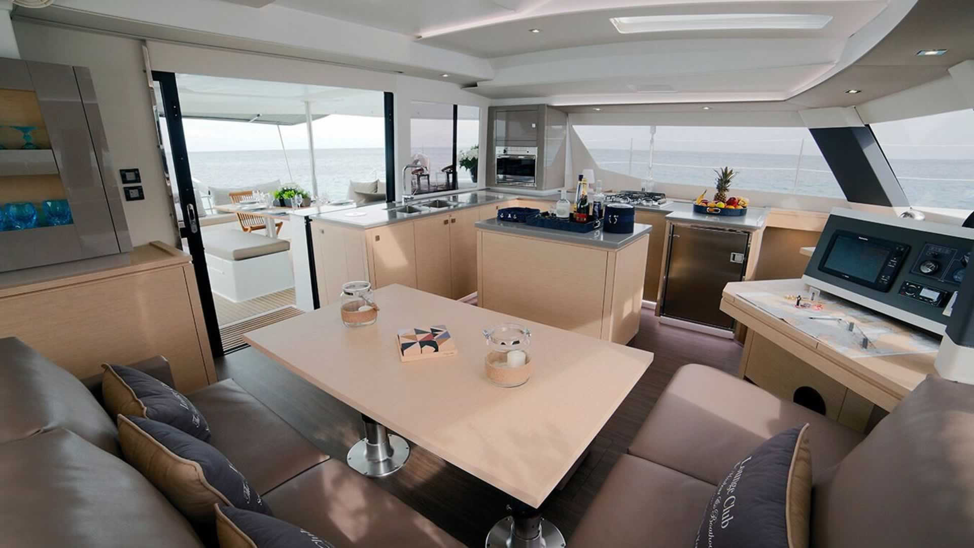 Catamaran charter Greece NEW HORIZONS II FOUNTAINE PAJOT 52